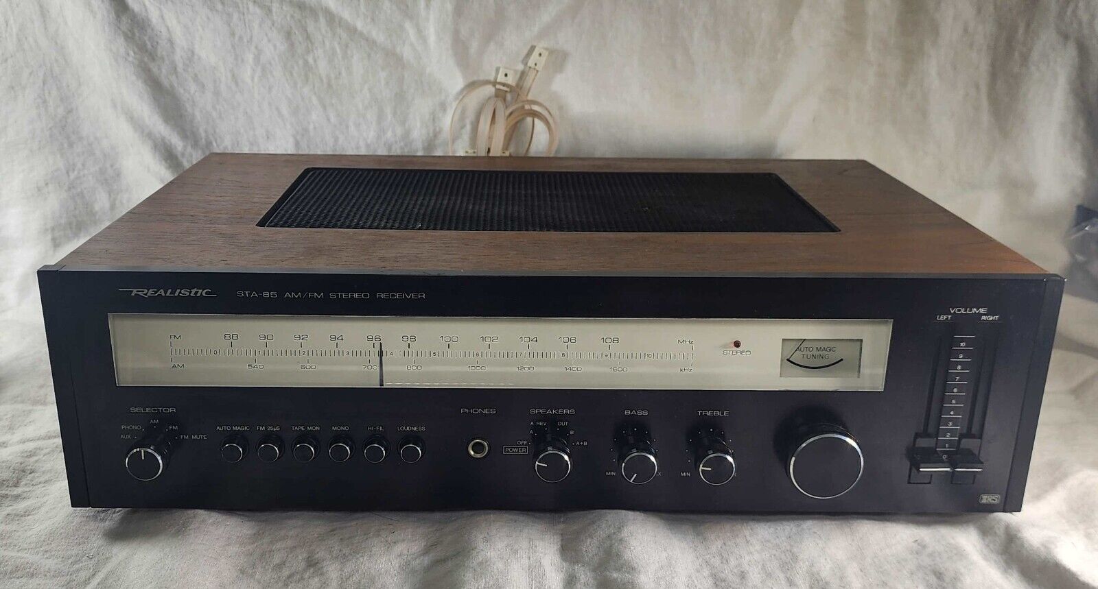 Vintage Realistic STA-85 AM/FM Stereo Receiver Model #31-2061 1979 Model Wood