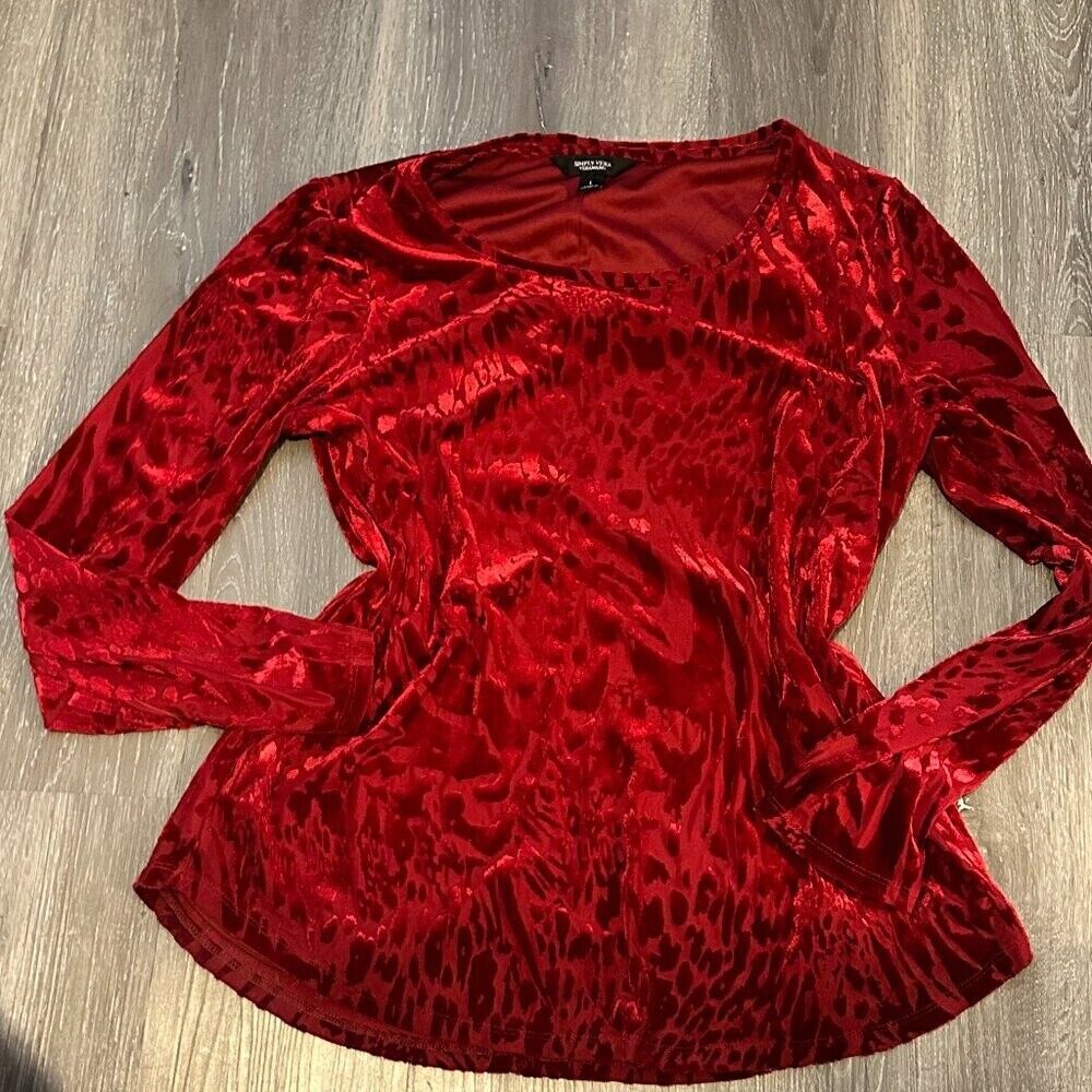 Size Large Simply Vera by Vera Wang Velvet Top