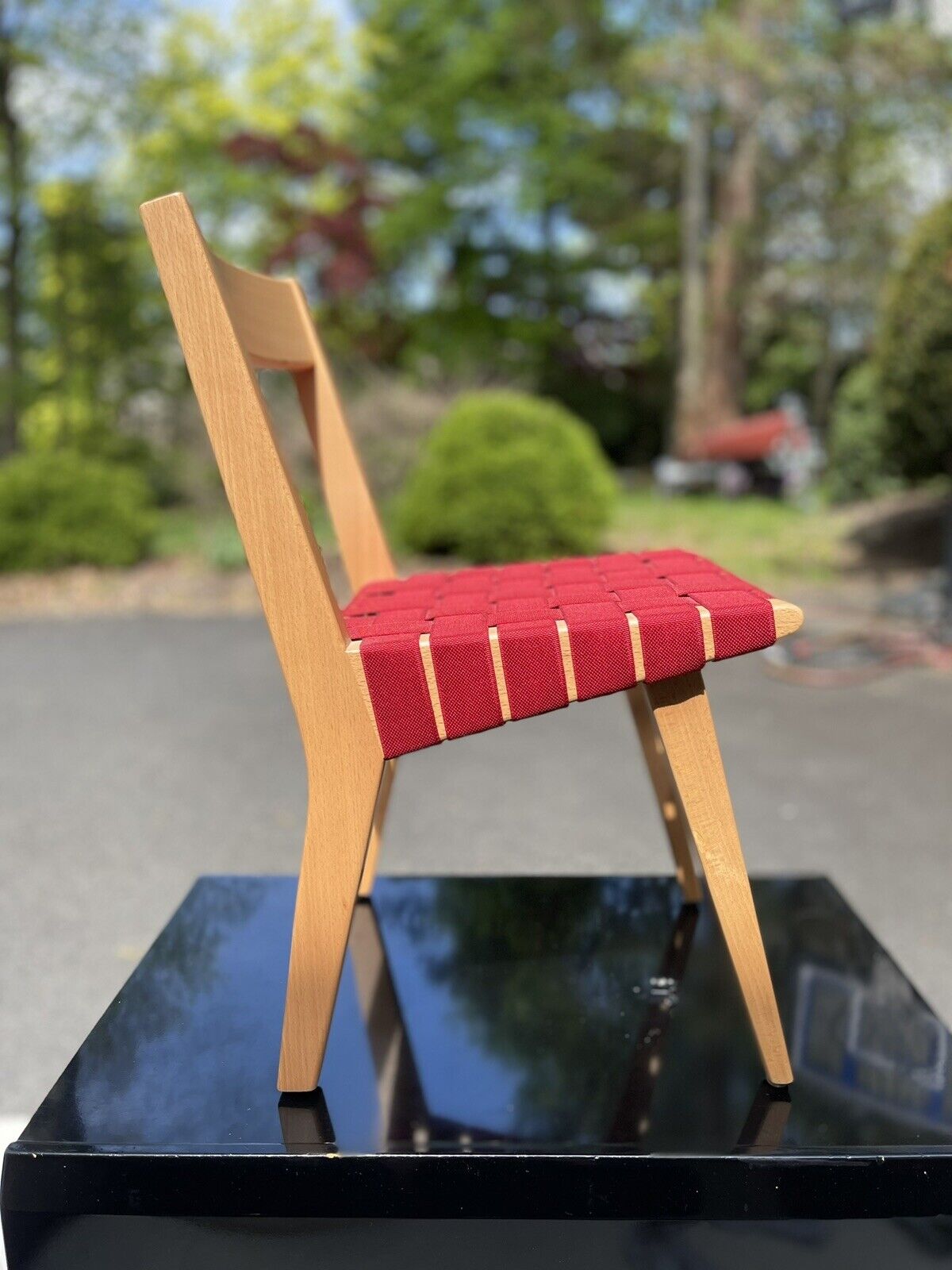 Knoll Jens Risom / Child\'s Side Chair Dining / Honey Beech Wod & Red Webbing