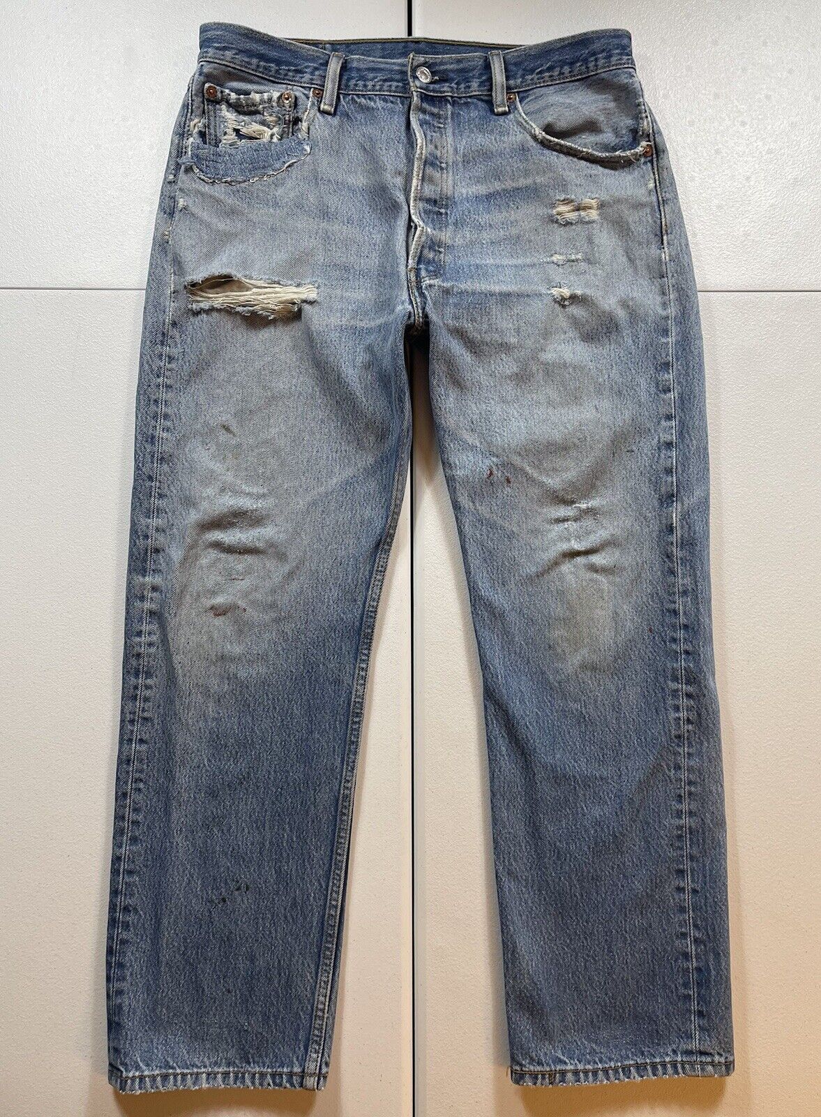 Vintage Levi’s 501 Jeans Men’s 34x30 Blue Denim Medium Wash Distressed Straight