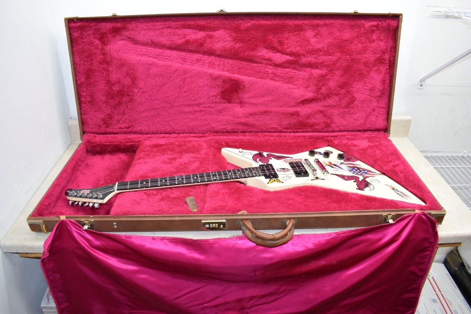 Gibson Explorer Electric Guitar - Classic White w/Vintage Explorer Hard Case