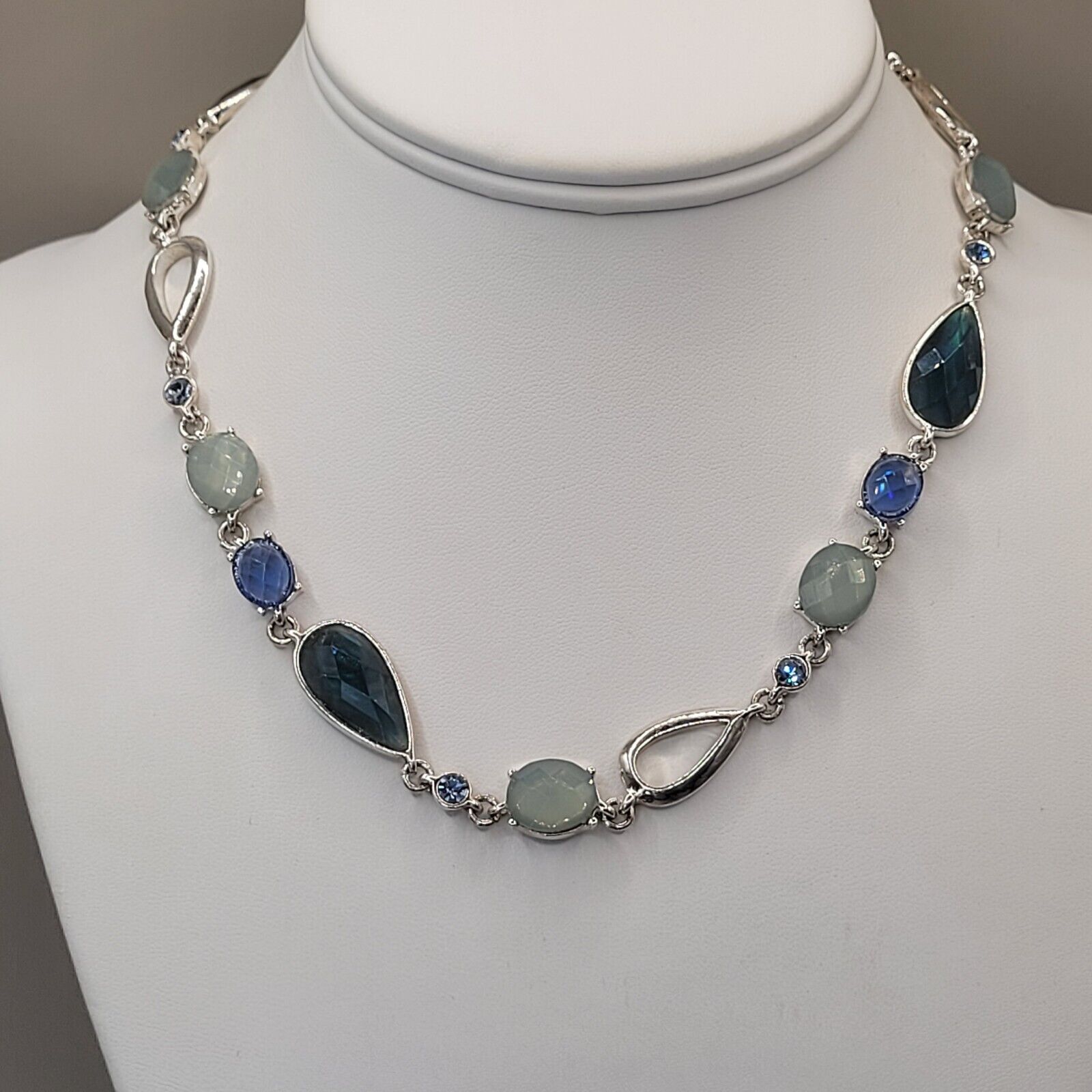 Vintage Anne Klein Beaded Blue And Silver Tone Necklace (B)