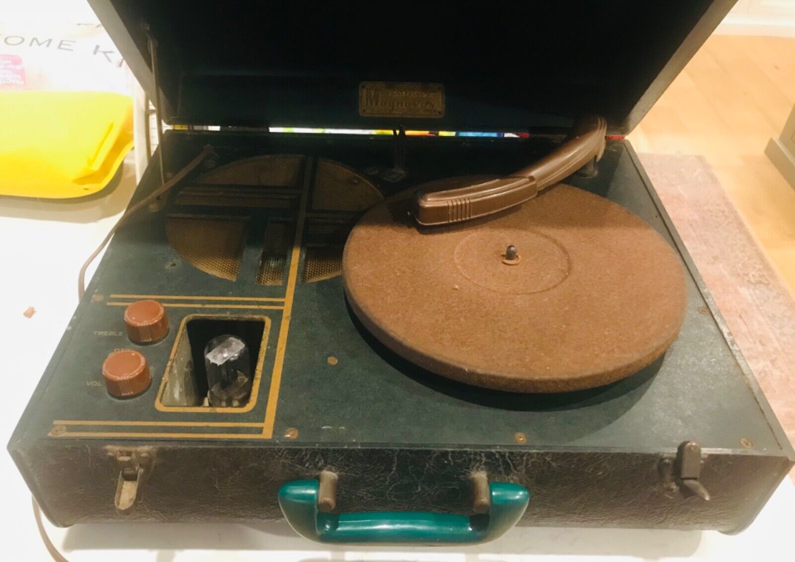 Vintage 1948 Magnavox Playfellow Record Player 78 RPM Green Case PARTS REPAIR