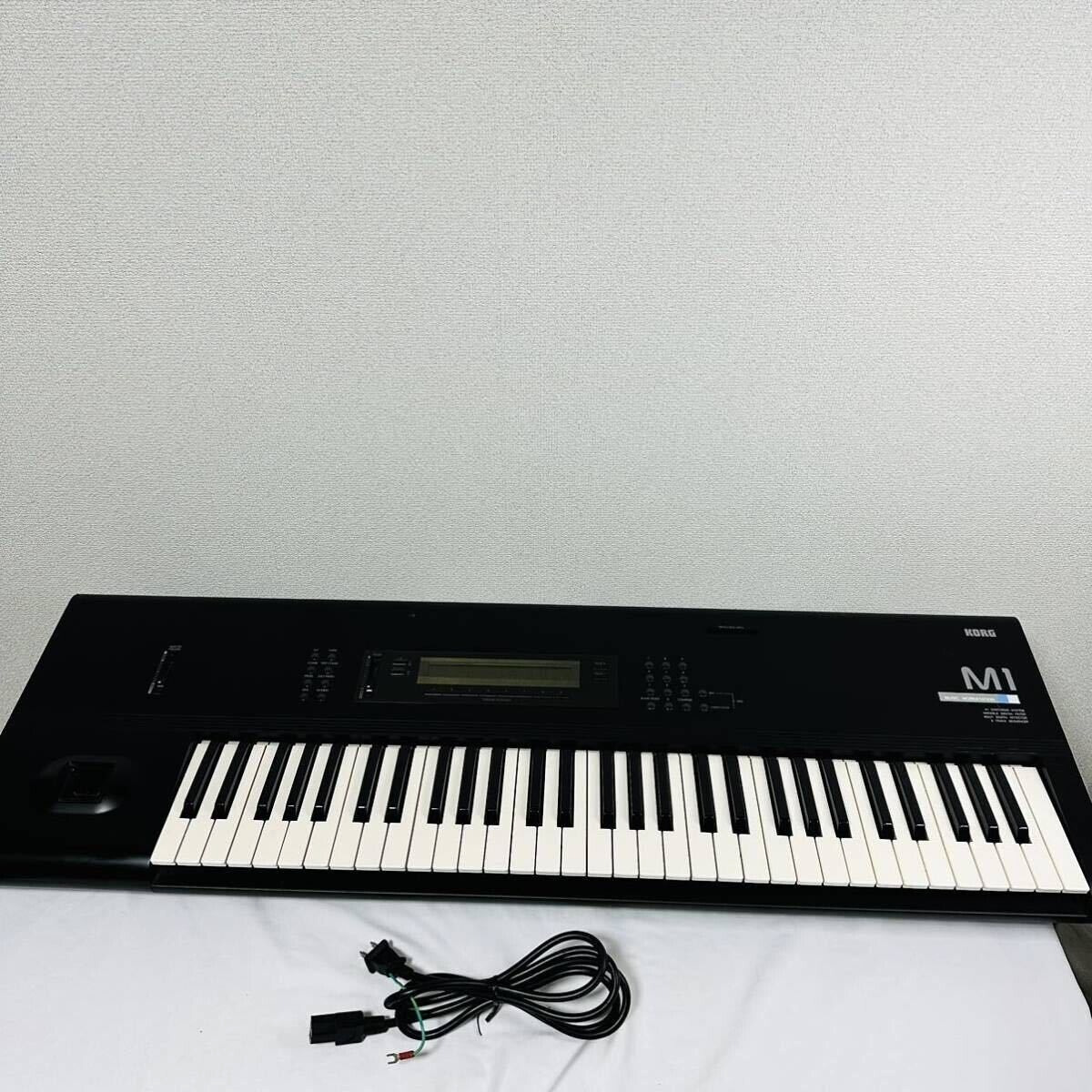 Korg M1 61-Keys Keyboard Synthesizer Music Workstation Black keyboard