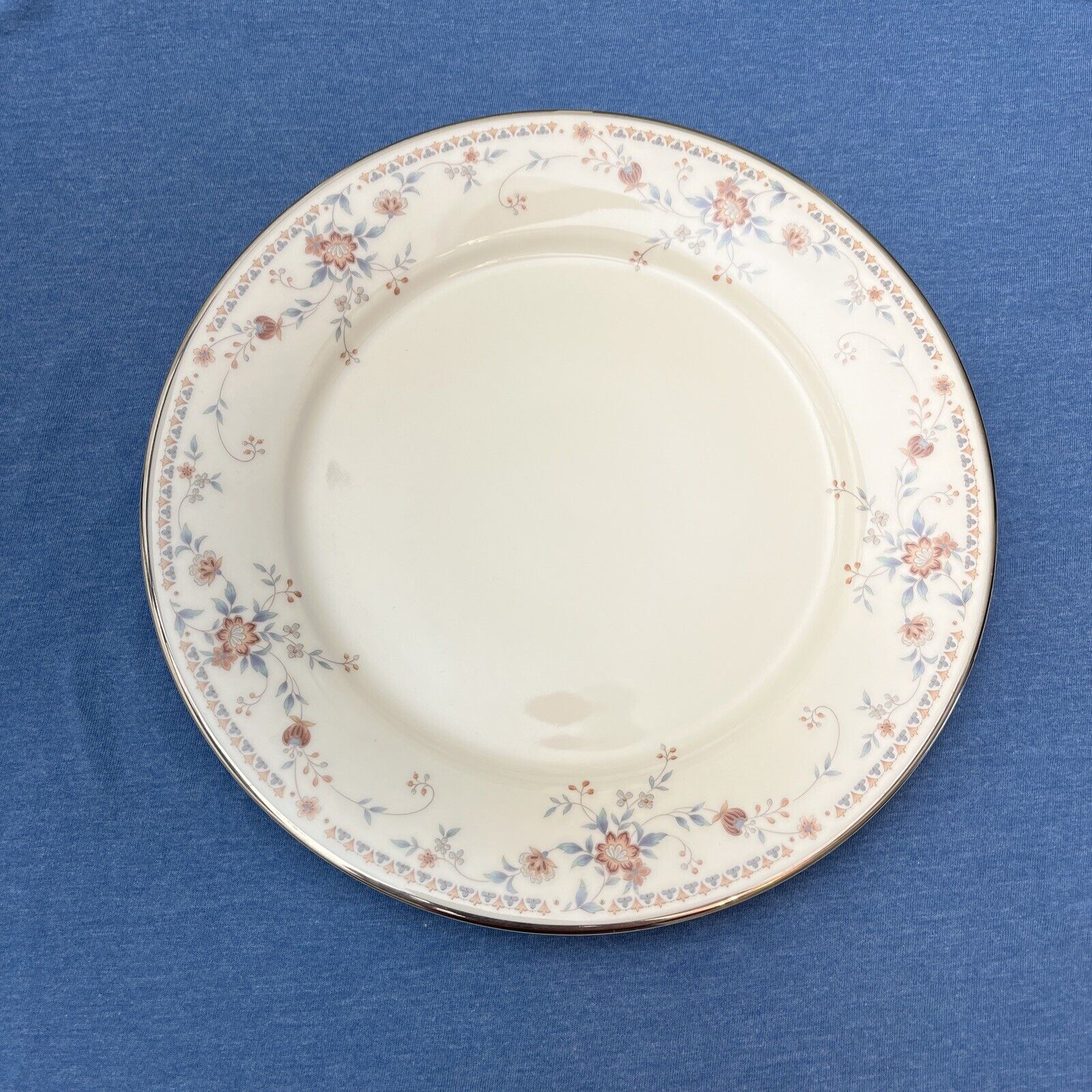 10 Piece Noritake Ivory China ADAGIO 7237 Dinner Plate Set 10.5 in wide Floral