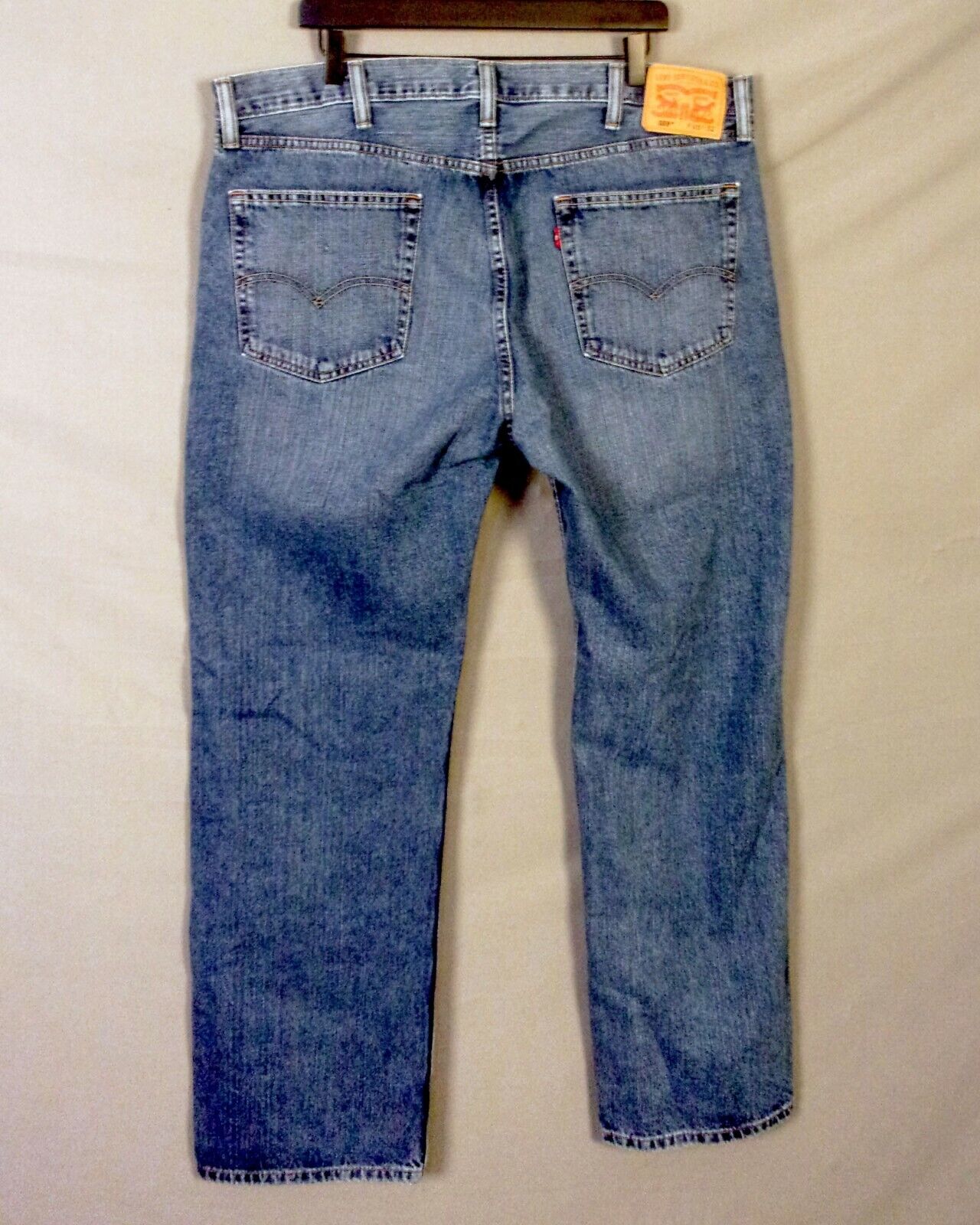 euc Levis 559 Relaxed Straight Men\'s Medium Wash Denim Jeans GREAT SHAPE 40 X 32