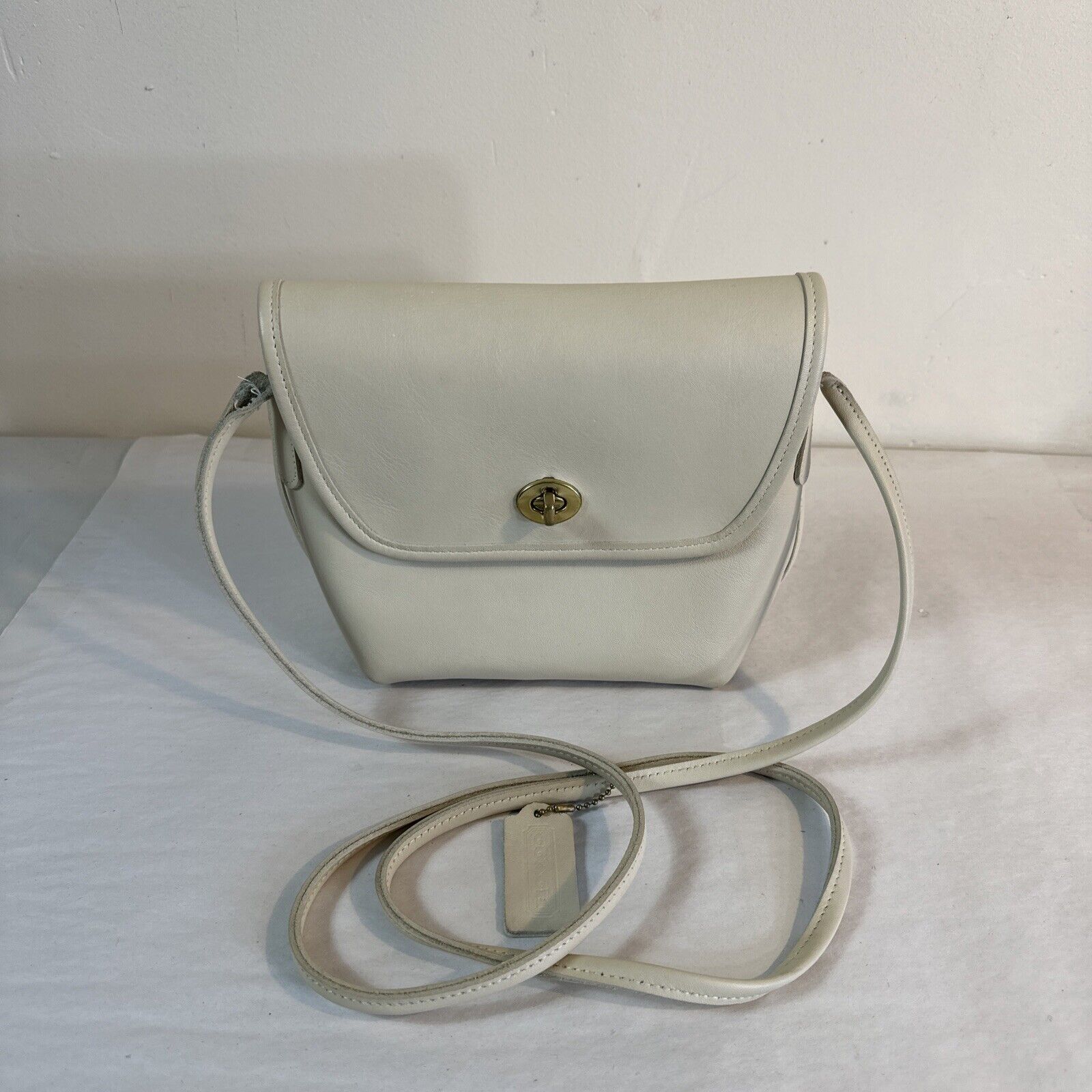 COACH Vintage Quincy White Leather  Crossbody Shoulder Bag 9919