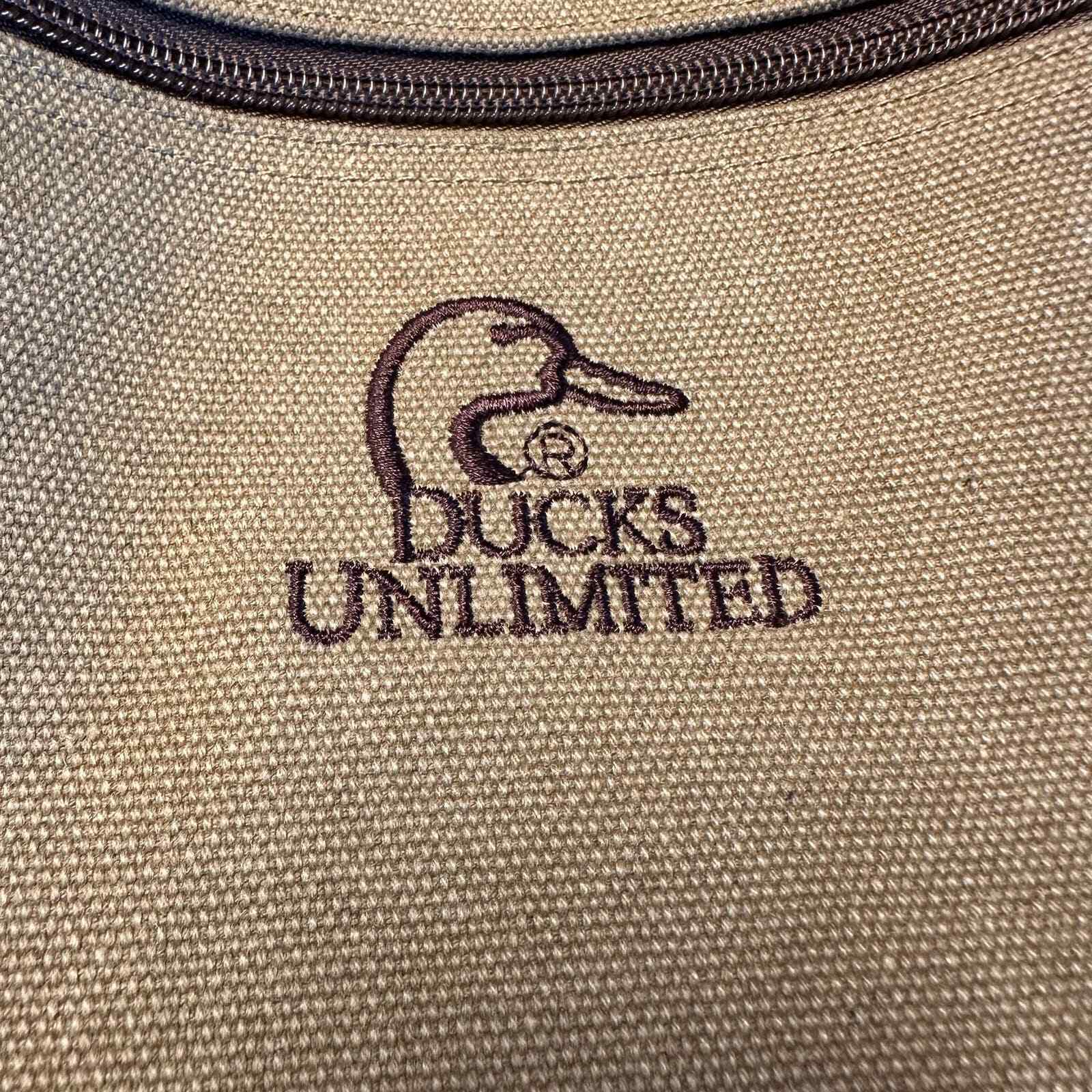 Ducks Unlimited Travel Bag —Great Condition (never used)