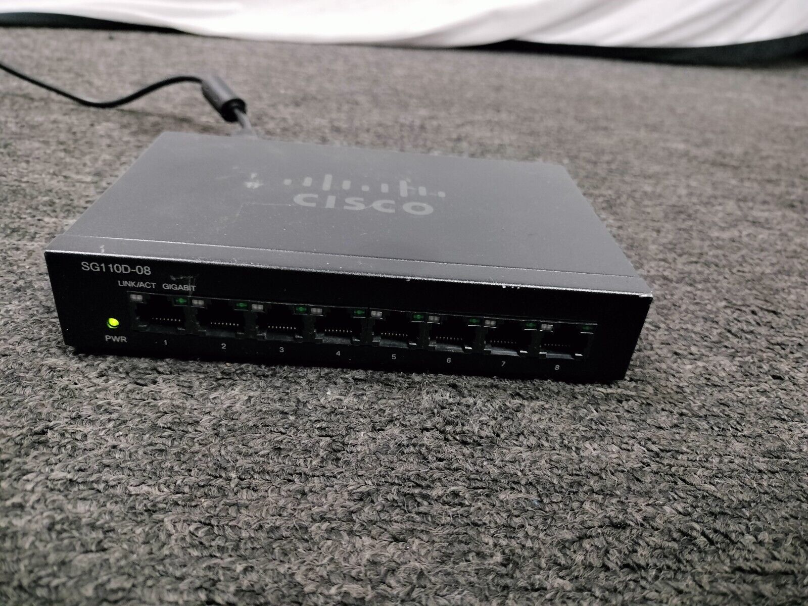 Cisco (SG110D-08) Gigabit 8-Port Desktop Ethernet Switch *READ*