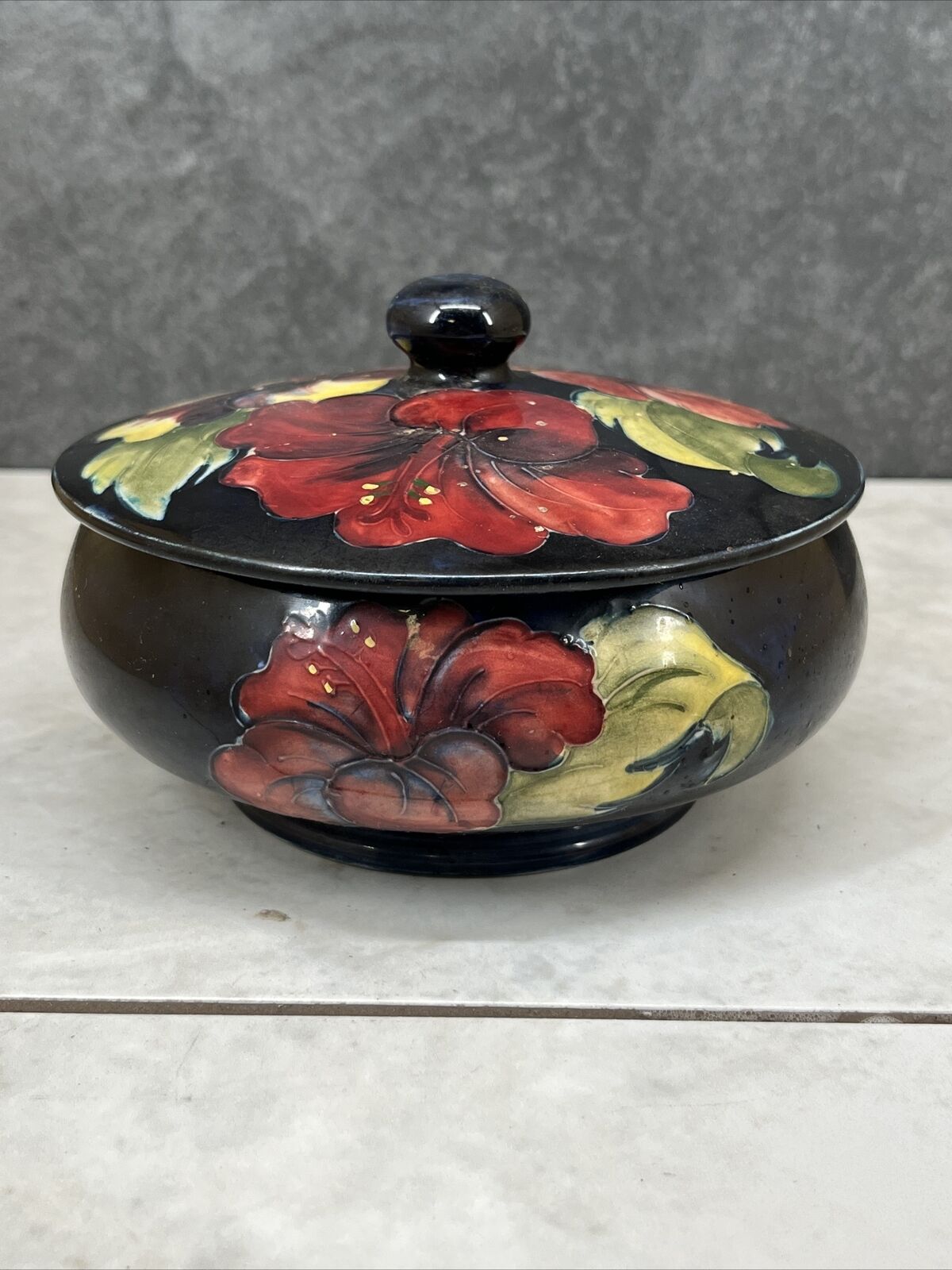 U6 Beautiful Vintage Moorcroft Floral Red And Yellow Lidded Bowl England