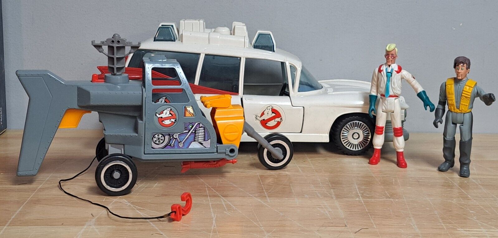 1980\'S GHOSTBUSTERS LOT ALMOST COMPLETE FOR PARTS AND REPAIR PLUS 2 FIGURES