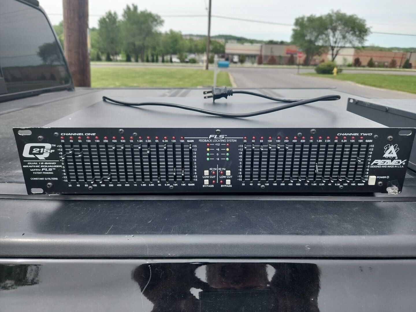 Peavey Q215F Dual Channel 15-Band Graphic Equalizer with FLS, Power Tested Only