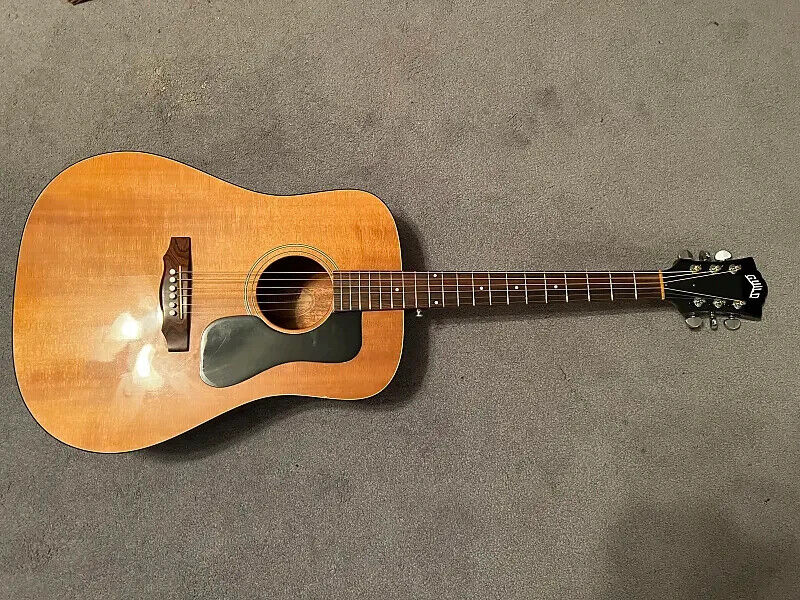 Vintage Guild Acoustic Guitar D25 With Hard Case