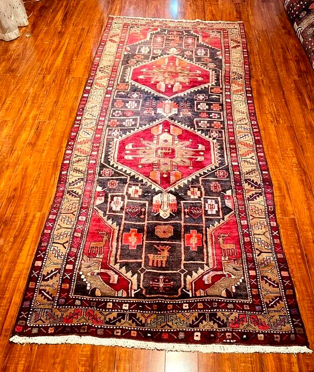 Exquisite 1960\'s Authentic Vintage Mint Hand-Made hand Knotted Runner 8\' x 4\' ft