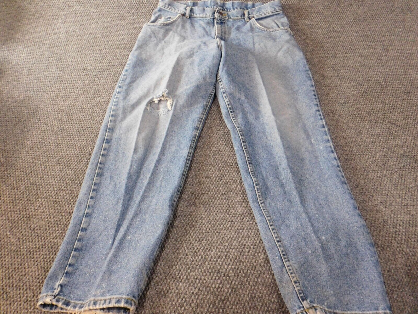 Vintage Lee Mens Jeans 34x30 straight leg blue distressed Made in usa