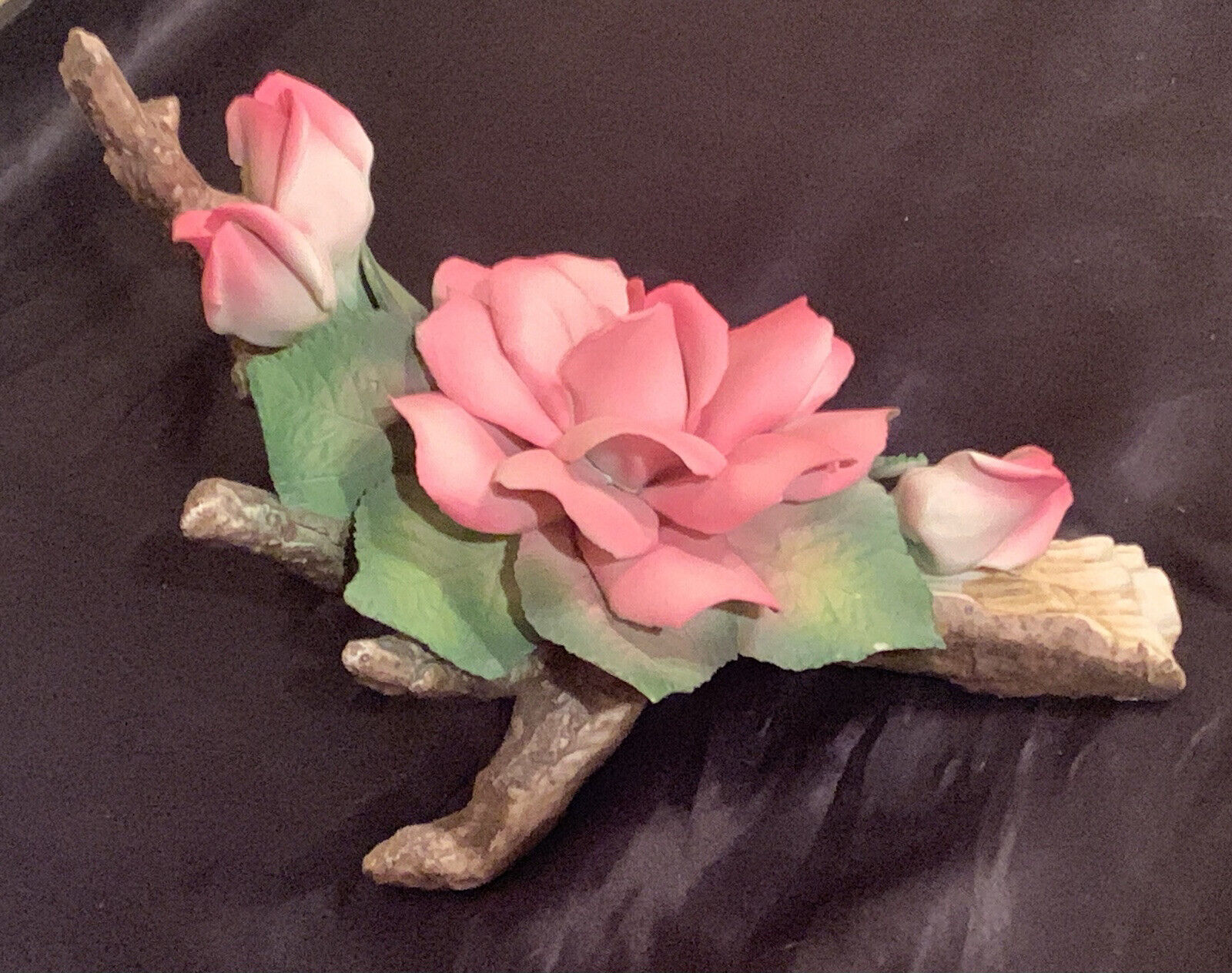 Capodimonte Napoleon, Large Pink Rose & 3 rose buds Arranged on Branch