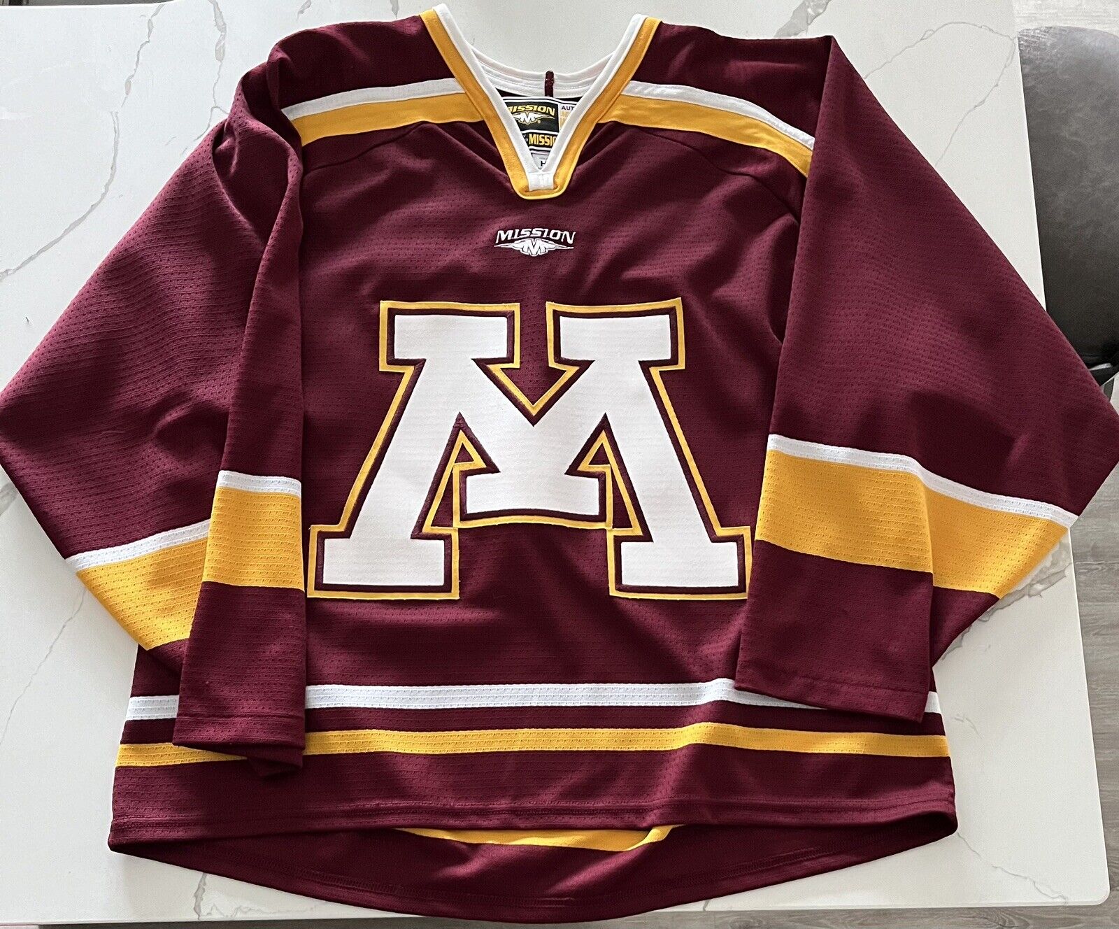 🔥VINTAGE Minnesota Gophers Authentic Mission Hockey Jersey - Men’s Size Large