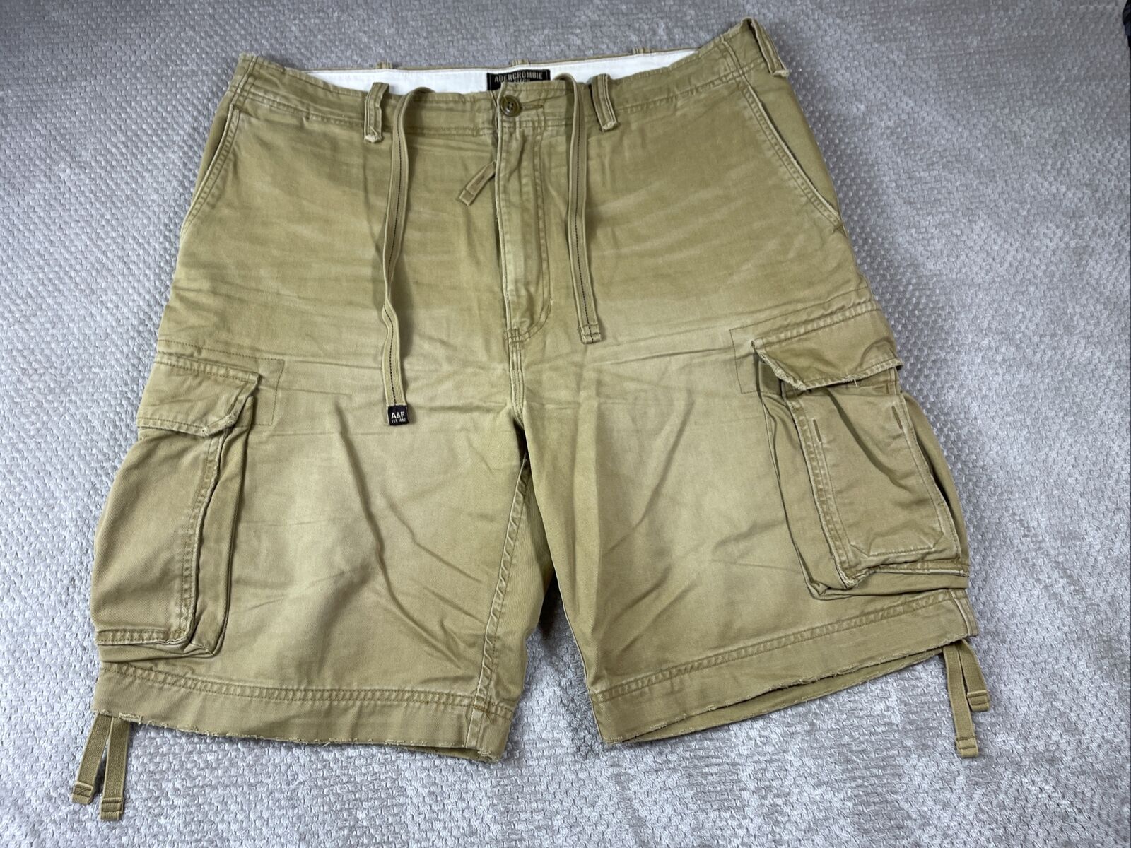 VINTAGE Abercrombie & Fitch Mens Cargo Shorts Size 36 Distressed Beige Y2K Baggy