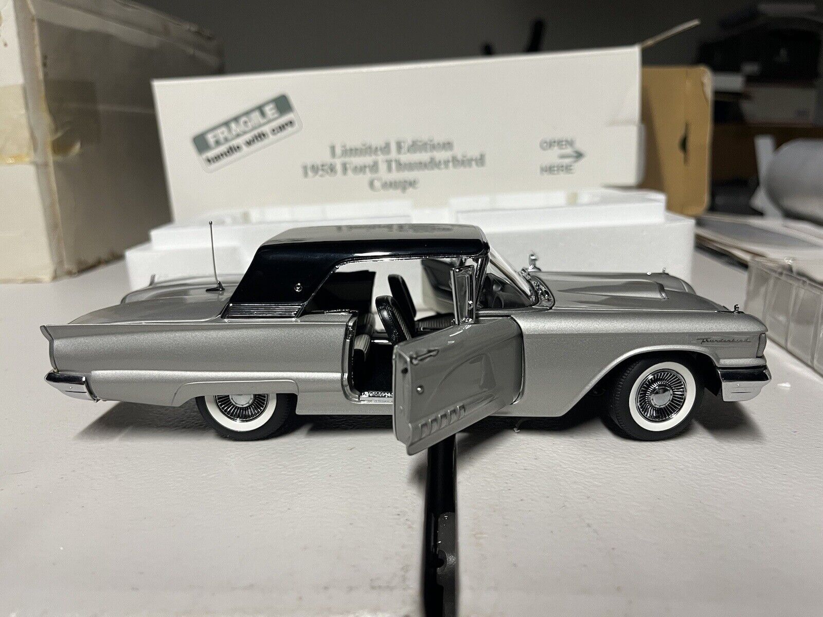 Danbury Mint Limited Edition 1958 Ford Thunderbird Coupe 2201