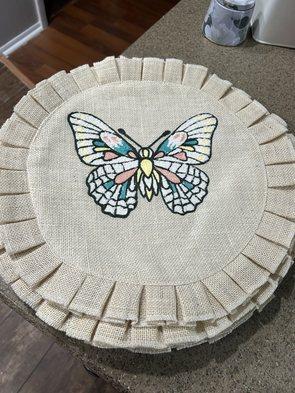 Nicole Miller Jute Butterfly Placemats. Set of 6 Round 15.5”