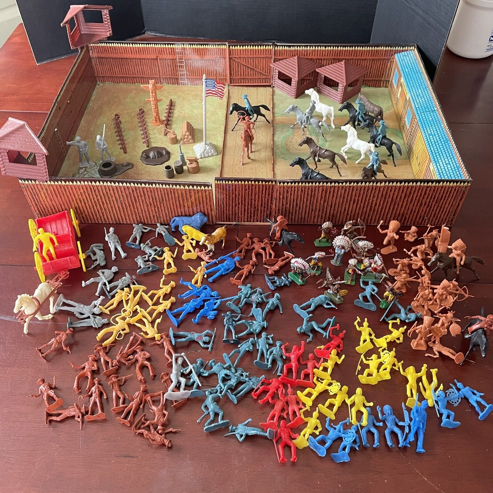 VIntage 1968 Marx Fort Apache Tin Litho Carry-All Play Set #4685 w/ Accessories