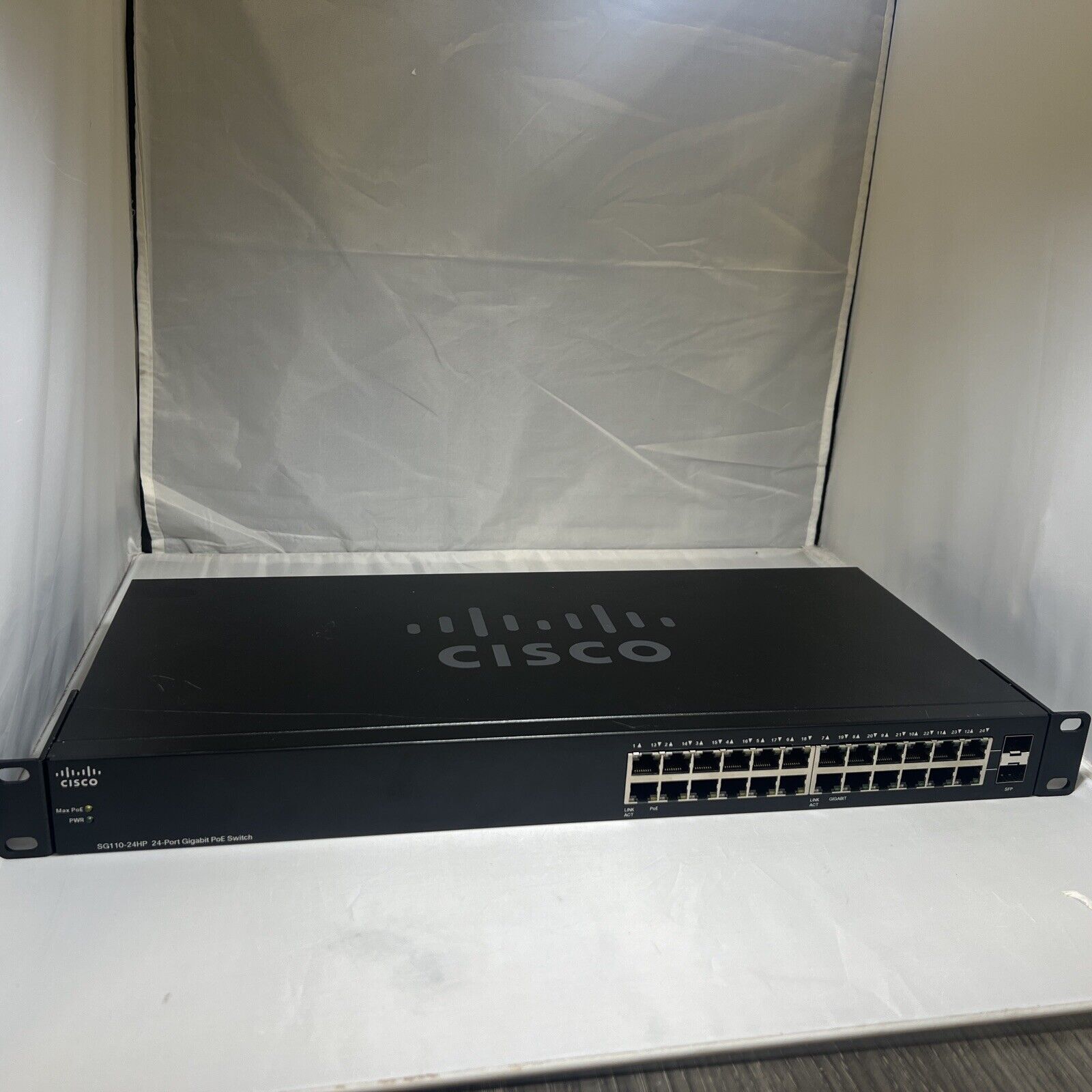 Cisco 24-Port GbE & 2-Port DP SFP Unmanaged Switch SG110-24HP