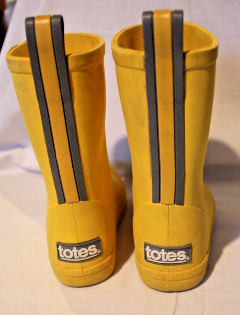 Totes Boots yellow rain boots kids size us 5-6 rubber boots slip on