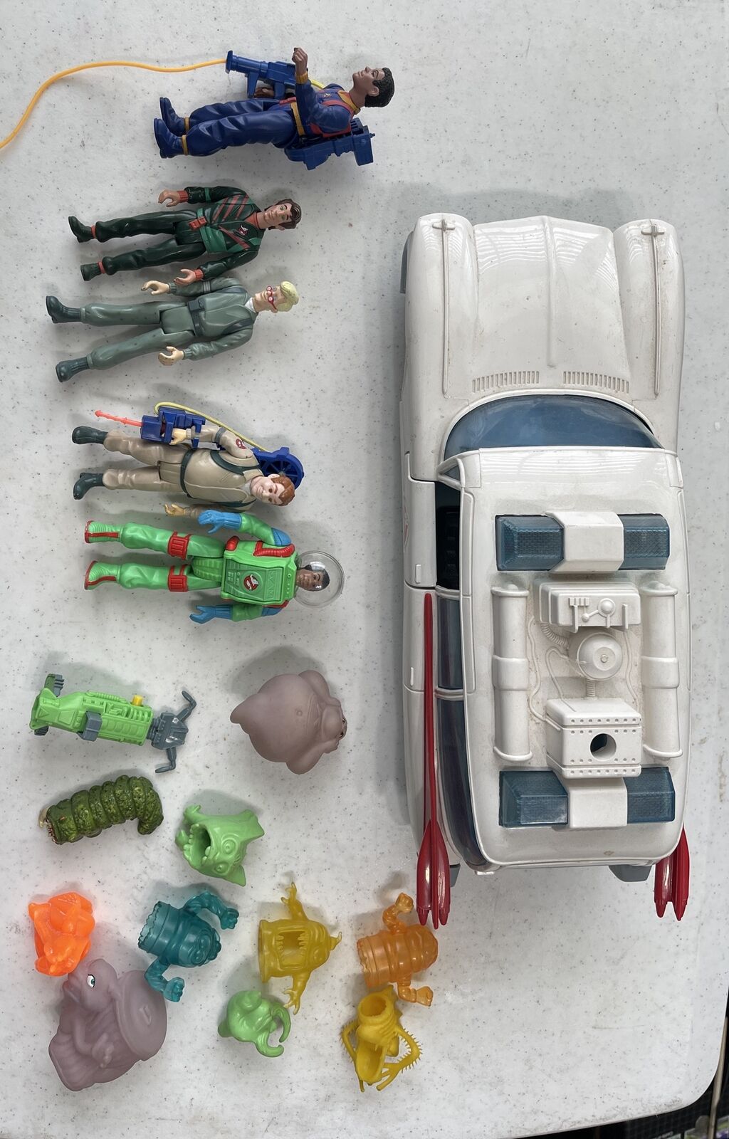 Authentic VINTAGE 80\'s KENNER THE REAL GHOSTBUSTERS Figure LOT  + Ecto-1  Car