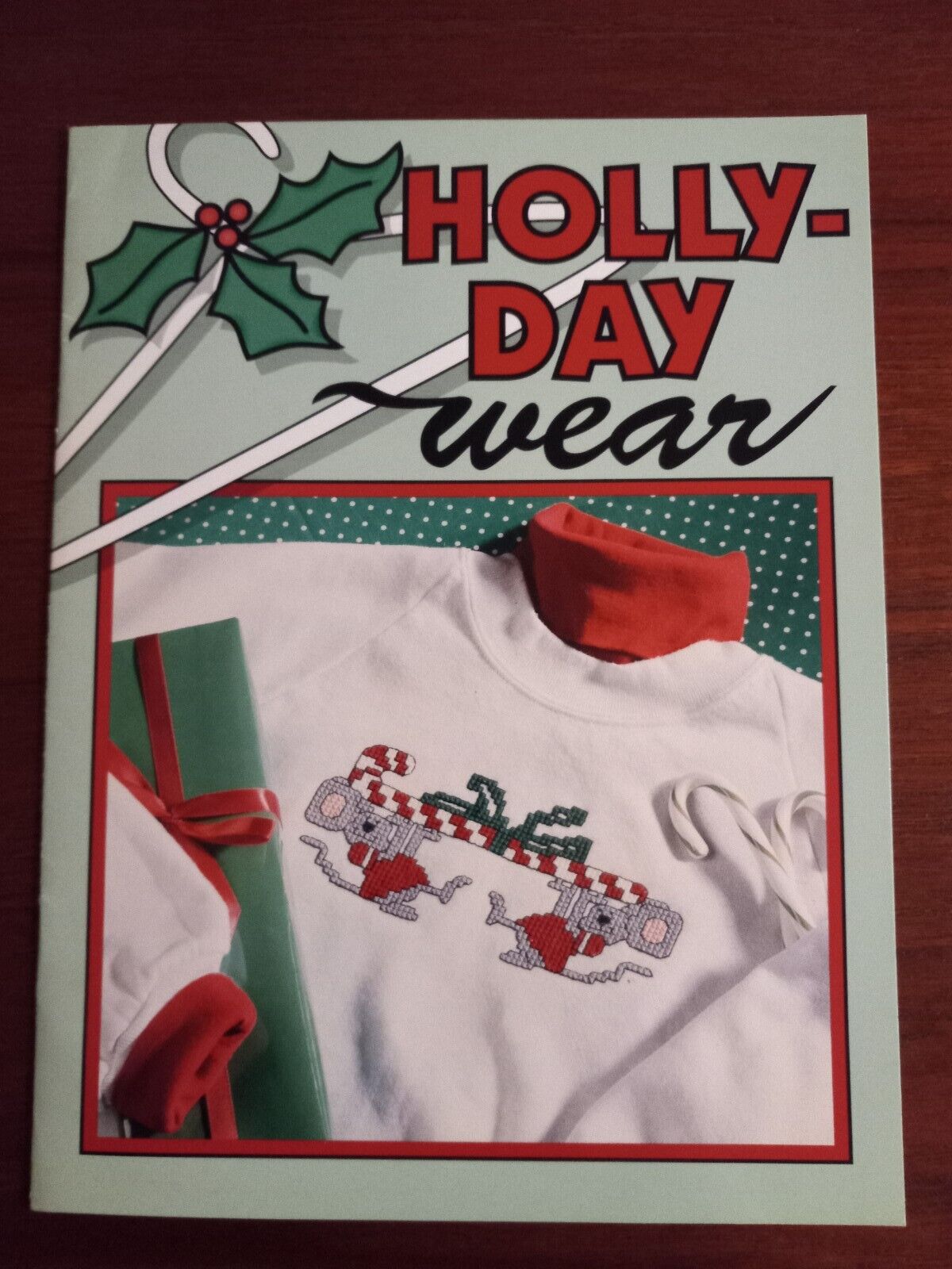 1996 Leisure Arts Cross Stitch Pattern Book Holly-Day Wear Socks & Sweats 10058
