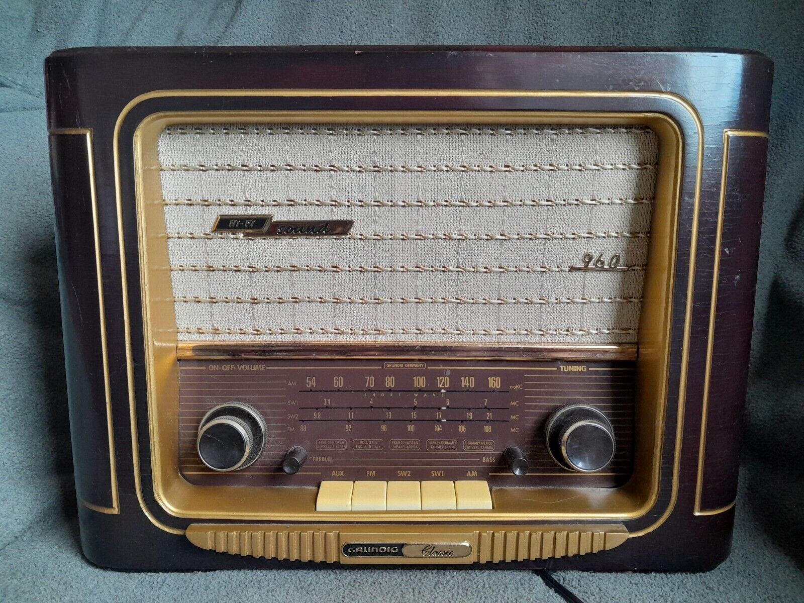 Grundig Classic 960 Hi-Fi ShortWave Table Radio Stereo Tuner AM/FM WORKING