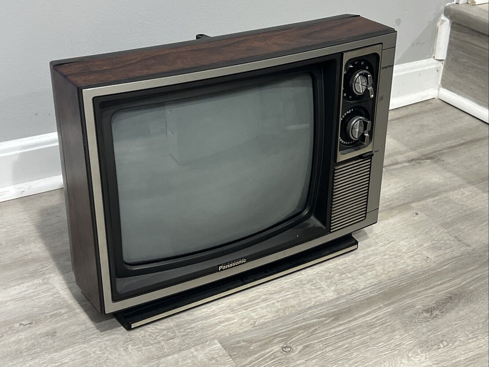 vintage panasonic 13” color pilot tv model CT-3003 used works great