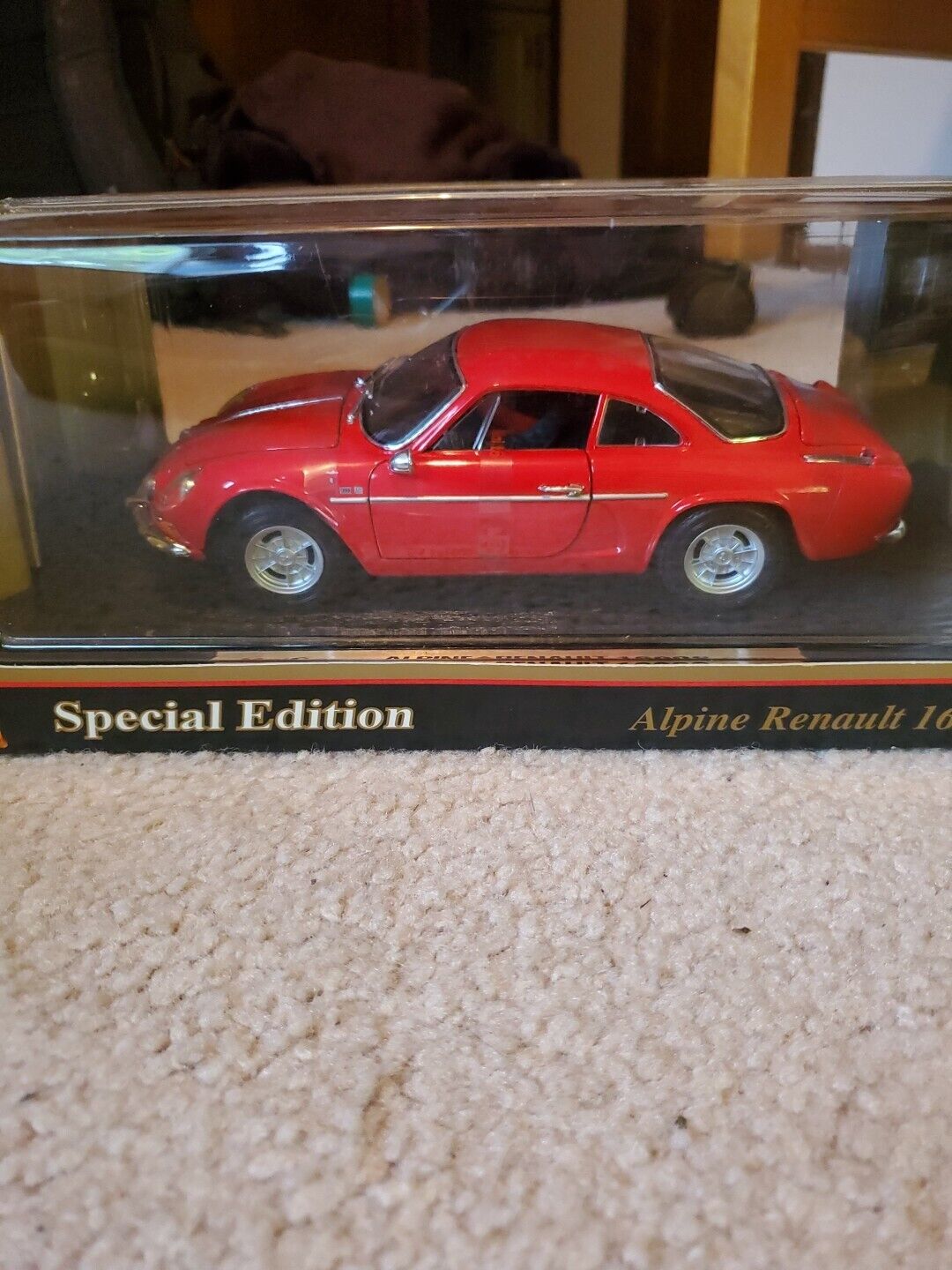 Maisto- Special Edition- Red 1971 Alpine Renault 1600S -1:18 Die Cast