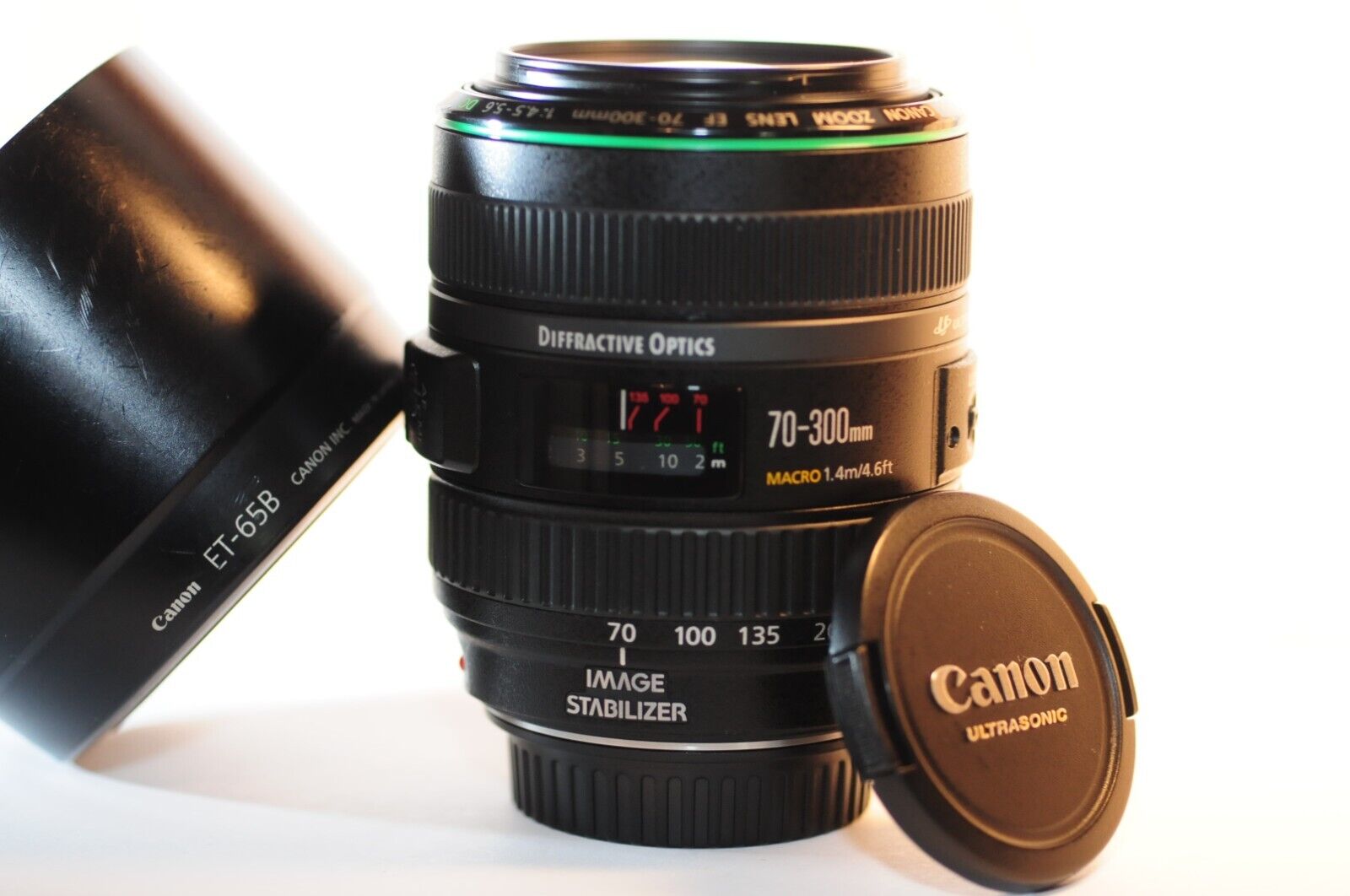 Canon EOS EF 70-300mm f/4.5-5.6 DO IS USM telephoto lens ET-65B for film digital