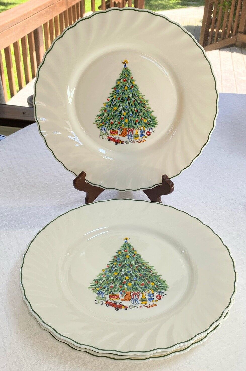 4 House of Salem Porcelle Noel Christmas Tree 10 3/4” Dinner Plate Swirl France