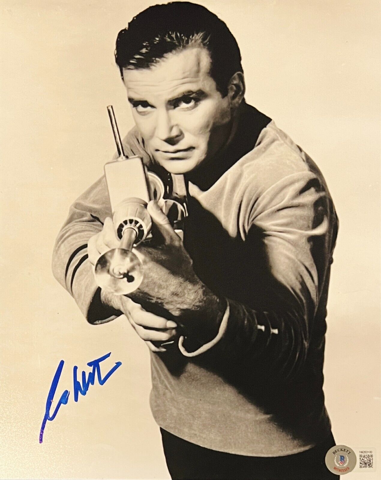 William Shatner Signed 8x10 Star Trek Captain Kirk Photo Beckett BAS Witnessed