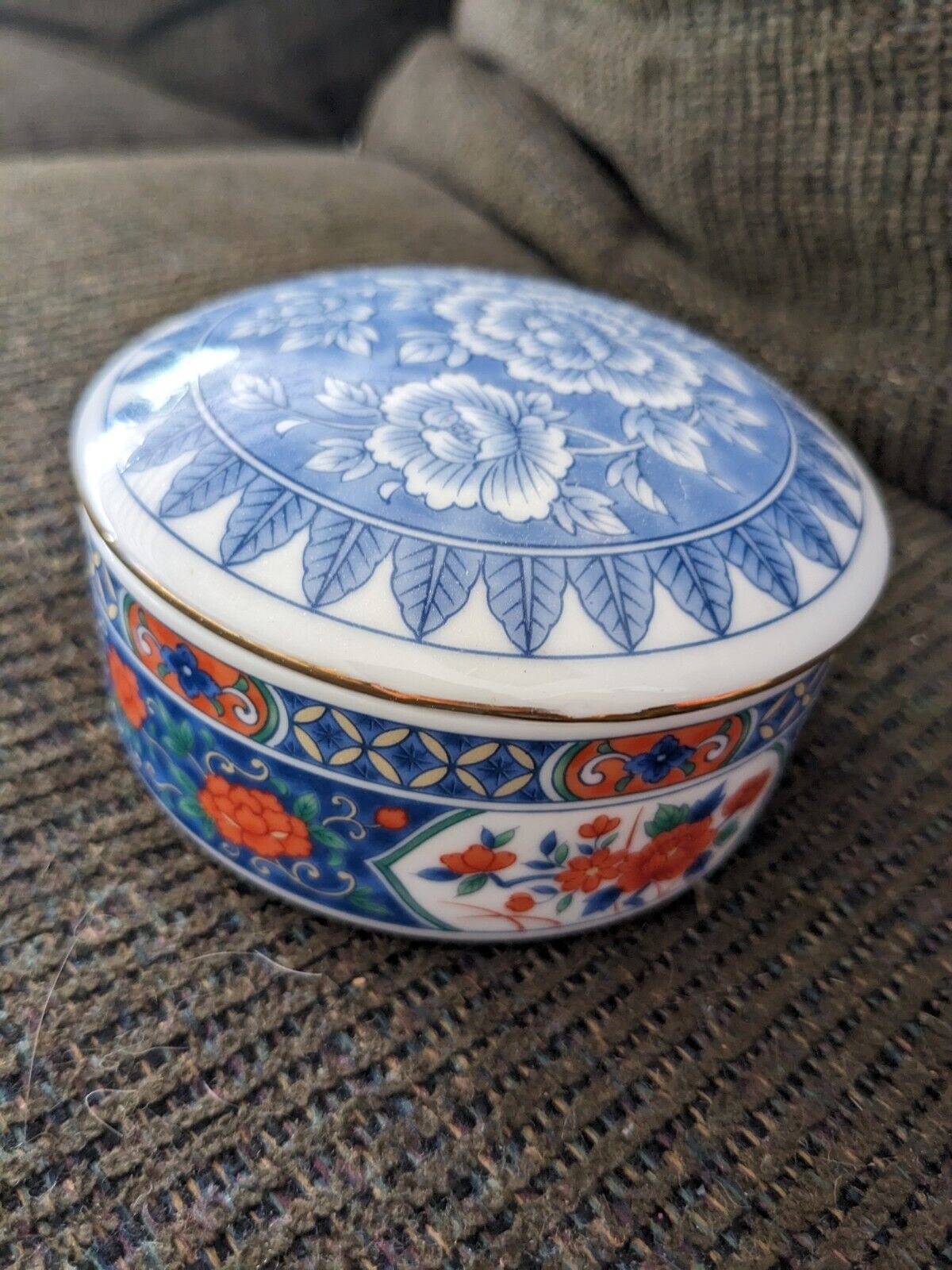 Vintage Tiffany & Co. Imari Blue Floral Porcelain Round Trinket Box w/ Lid