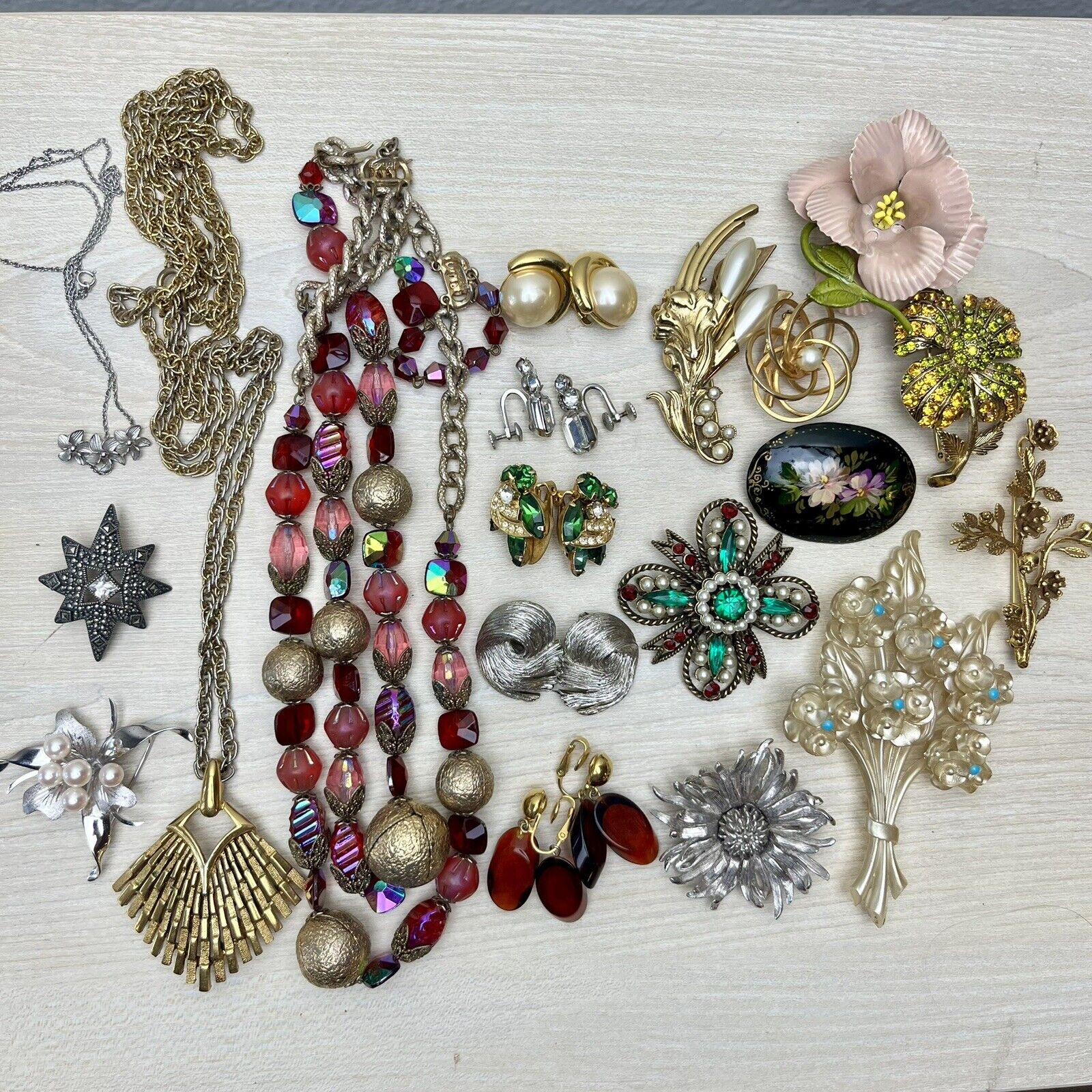 Vintage Estate Jewelry Lot Many Signed Hobe Crown Cipullo Trifari Weiss 19 Piece