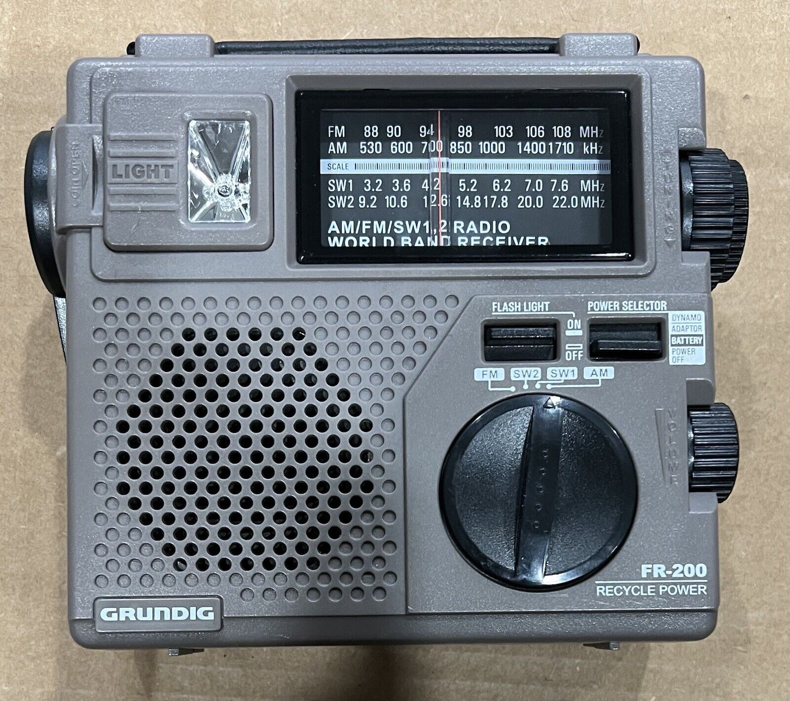 Vintage GRUNDIG Emergency FR200 Radio, AM/FM SW1, SW2 Receiver, Gray