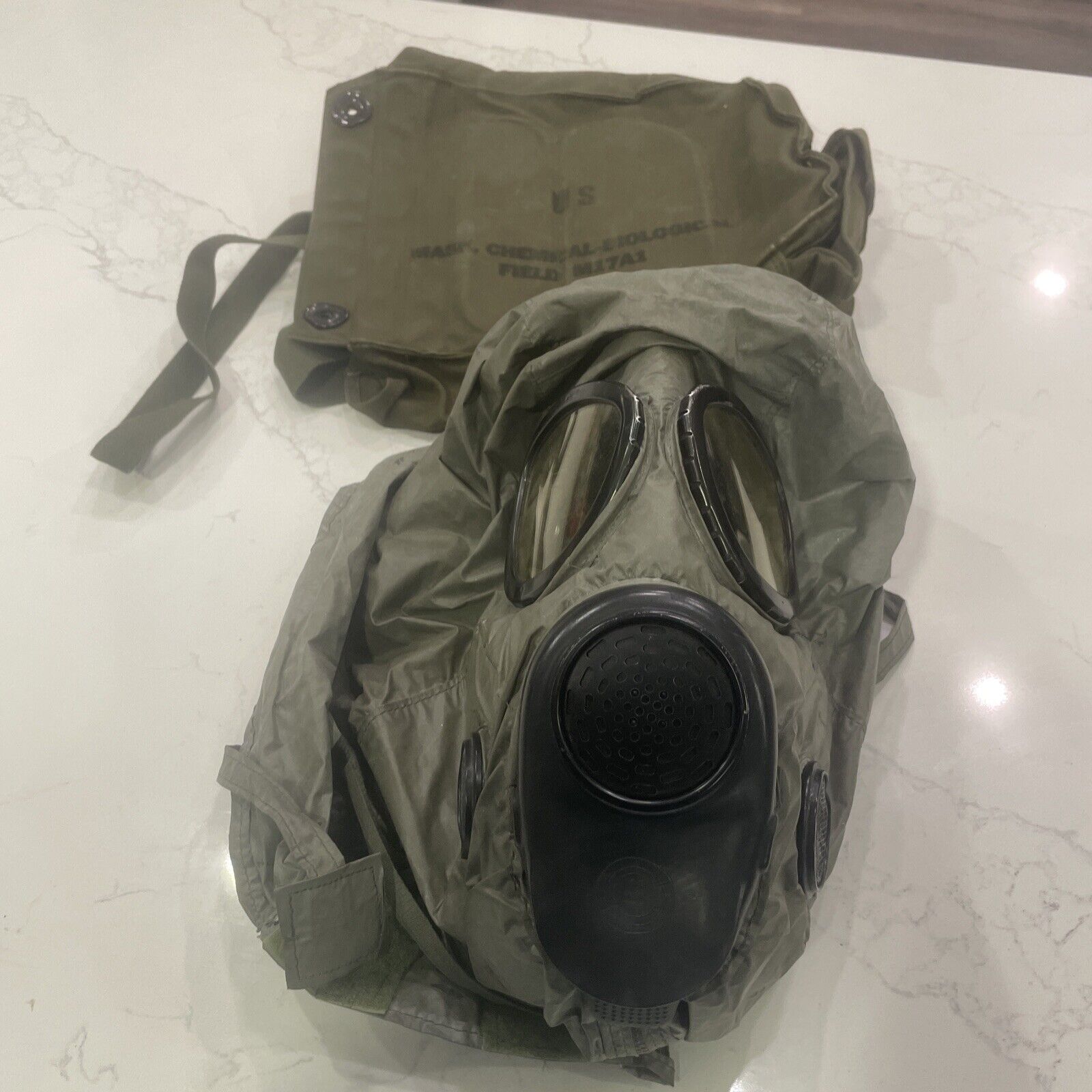 Vintage US Army M17A1 Military Gas Mask w/ Canvas Carry Bag & Strap Med