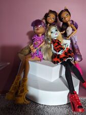 *** Nice Lot of 4 *** Monster High Dolls with Clothes & Shoes & extra clothes picture