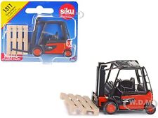 LINDE E35 FORKLIFT TRUCK RED W/PALLET DIECAST MODEL BY SIKU 1311 picture