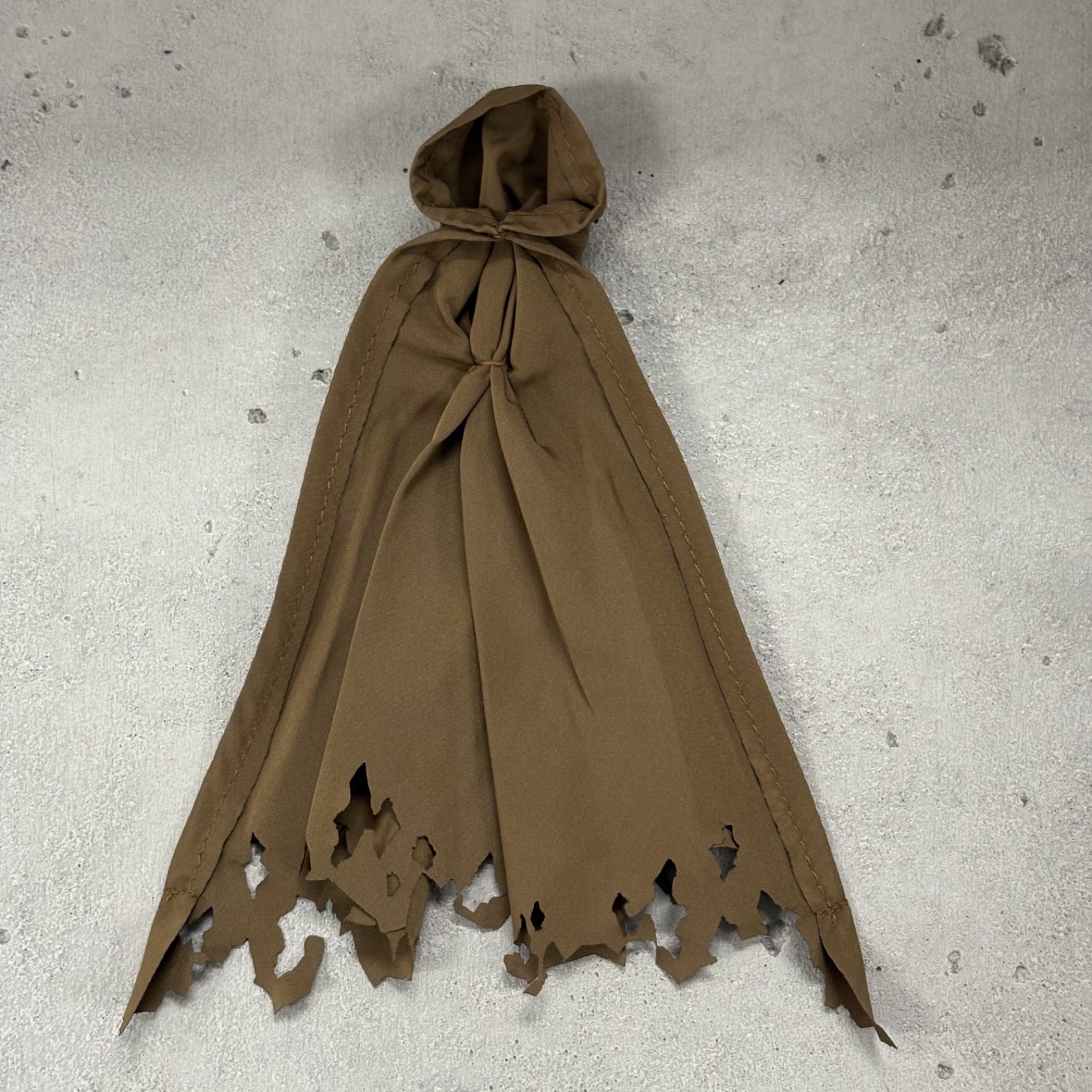 SU-EZHC-BRN: 1/12 wired battle damaged Hooded cape for 6\