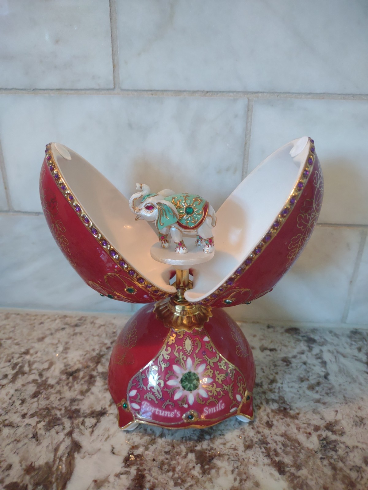 The Bradford Exchange Fortune’s Smile Music Box WITH CERTIFICATE OF AUTHENTICITY