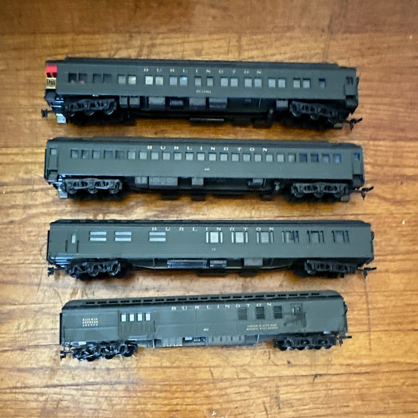 International Hobby Corp. HO Scale Burlington Passenger Car missing one coupler