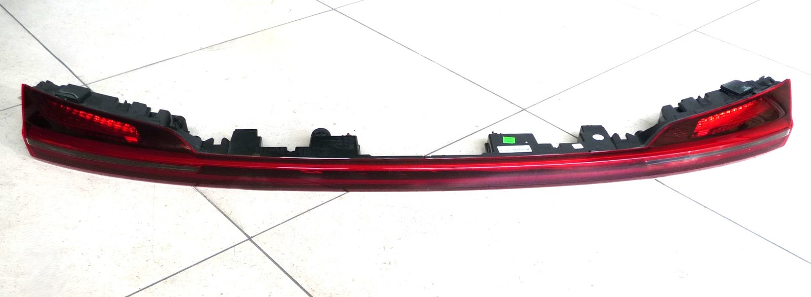 2019-2021 Audi E-Tron LED Rear Lift Gate Trunk Center Taillight 4KE945095C OEM