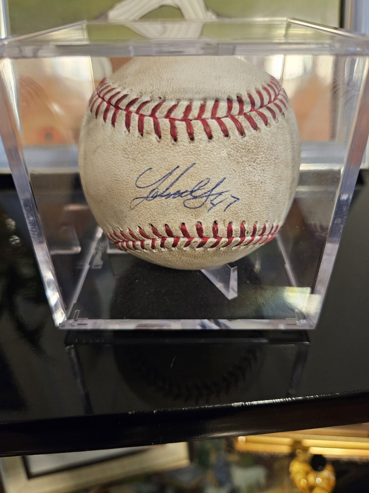 Johnny Cueto signed Game used Baseball With Case + Certificate Of Authenticity Johnny Cueto signed Game used Baseball With Case + Certificate Of Authenticity