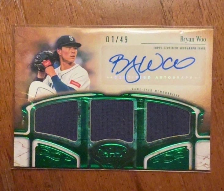 Bryan Woo 2026 Topps Tier One Auto Triple Relic 01/49 FIRST ON PRINT (Creasing)
