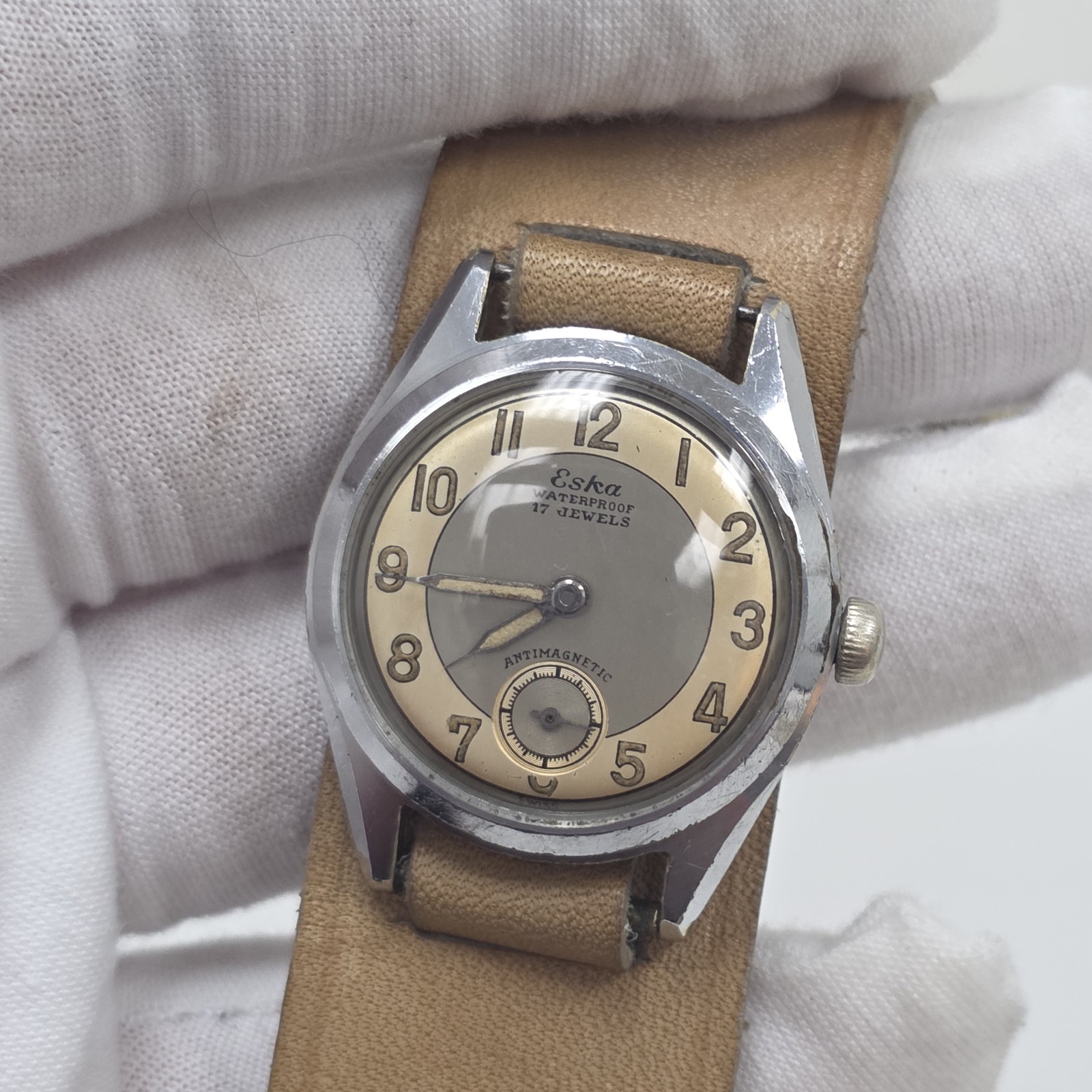 VINTAGE ESKA MILITARY 17 JEWEL SWISS STAINLESS MENS WRIST WATCH 29MM MECHANICAL 