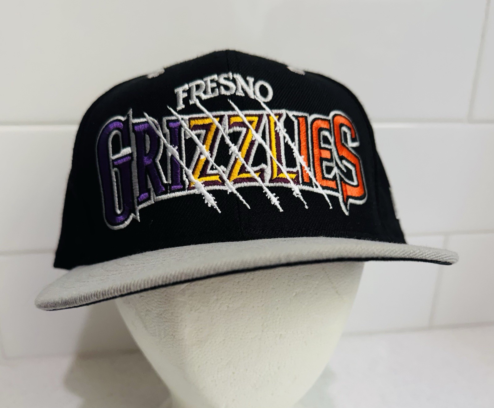 Vtg Fresno Grizzlies New Era Scratch Logo SnapBack Hat MiLB Baseball 90s Rare Vtg Fresno Grizzlies New Era Scratch Logo SnapBack Hat MiLB Baseball 90s Rare