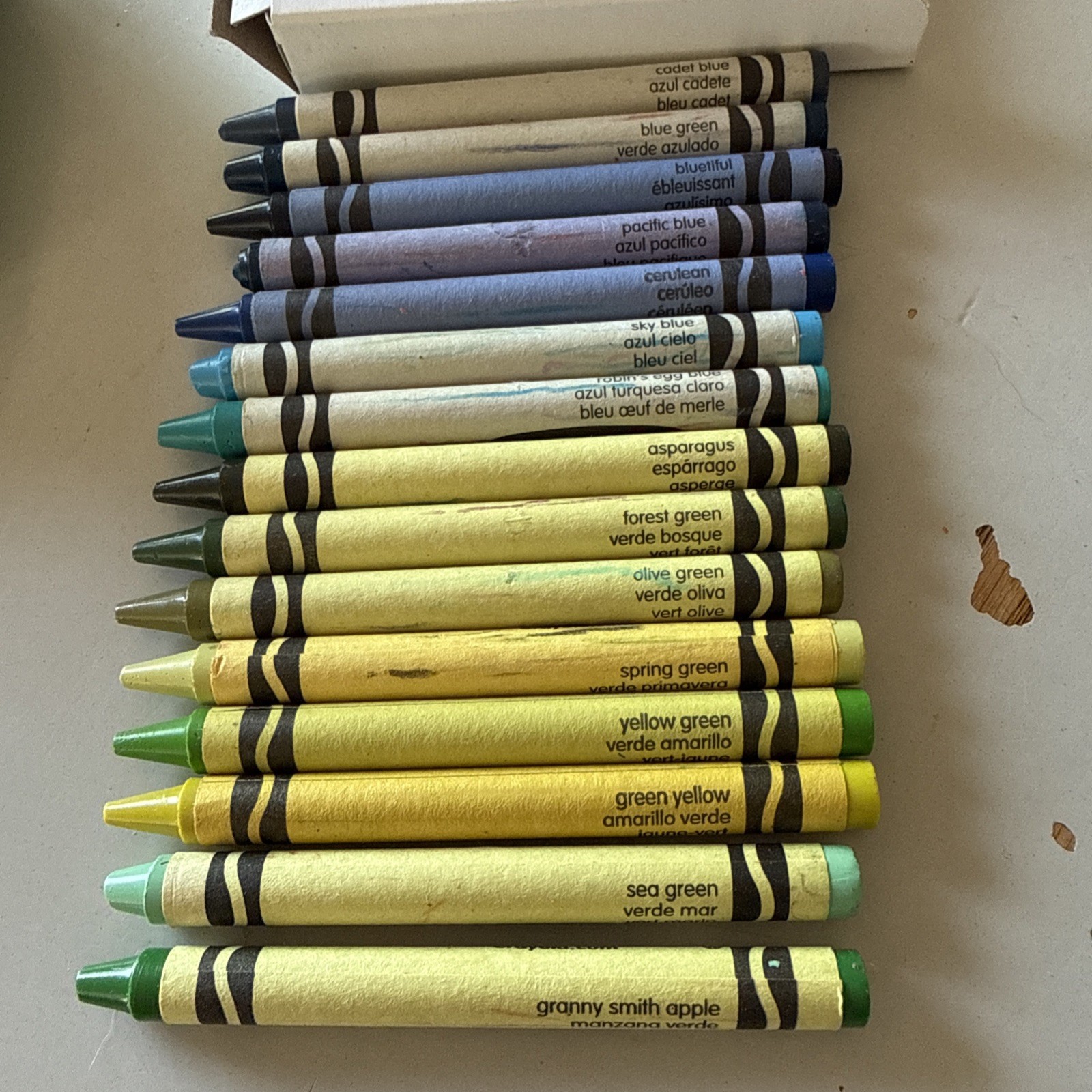 Lot Of 15 Crayola Crayons Retired Discontinued Rare Shades of Green and Blue